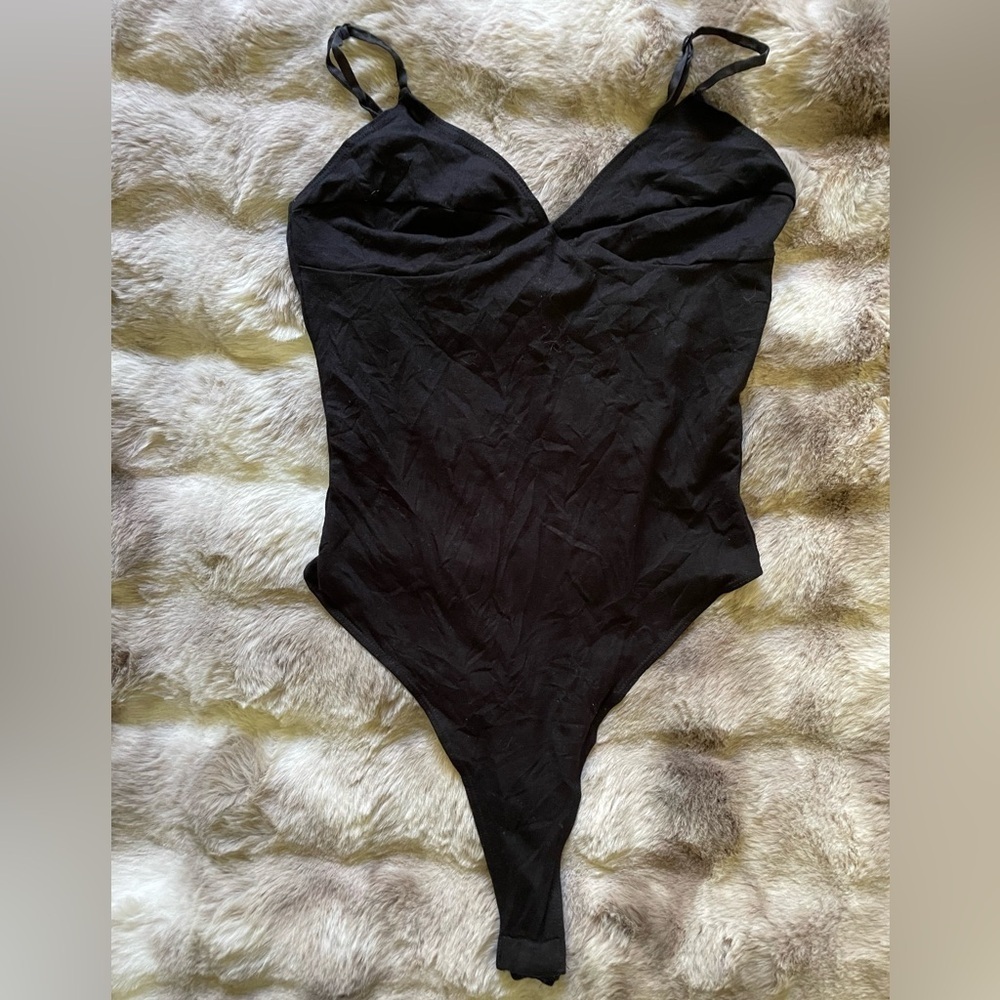 #44- REFORMATION-Elegant Black bodysuit in a size small